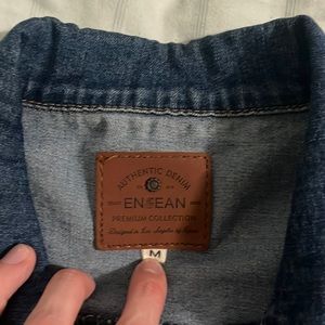 Adorable jean jacket. Size medium. Great condition.